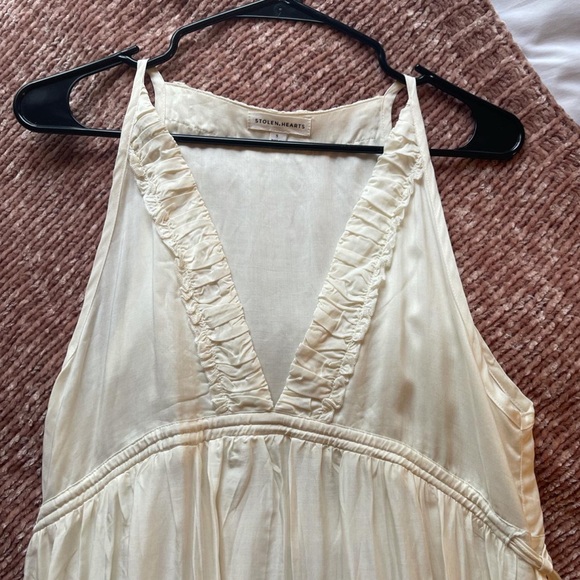 King off white dress from Isabelle’s cabinet - Picture 2 of 3